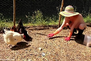Special video for rubber boots fetishists, I like alongside live naked at home and in this video you will see me naked with my rubber boots and my gloves cleaning my hen house, I be prolonged the eggs, I just about seeds alongside hens, I change the straw.