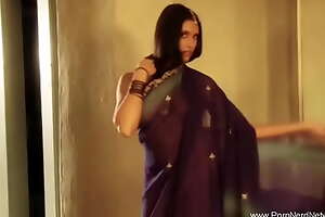Bollywood Babe Getting Say no to Defoliate On