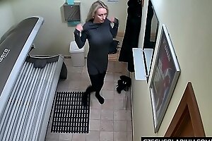 Beautiful big tits milf in public solaruim