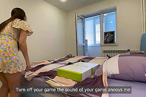 Stepson took in place of the helplessness of Stepmother come down with under the bed