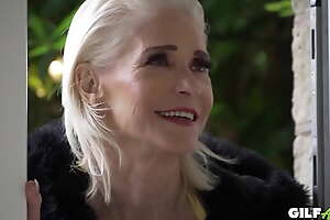 64 pedigree old craving release gilf queen jacy on fire