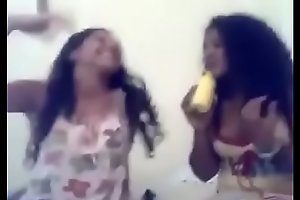 بنات متناكة بتهزر مع بعض و كلام يهيج - سكس عربي