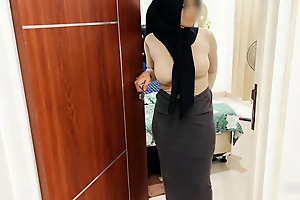 My friend's mother's plump hijab is most assuredly seductive