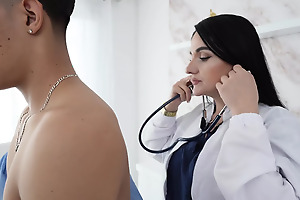 My Doctor Pretentious nigh My Big Bestial Cock increased by Ends up on a Xxx Bonking
