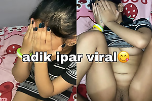 Viral stepsister enters sister-in-law's room